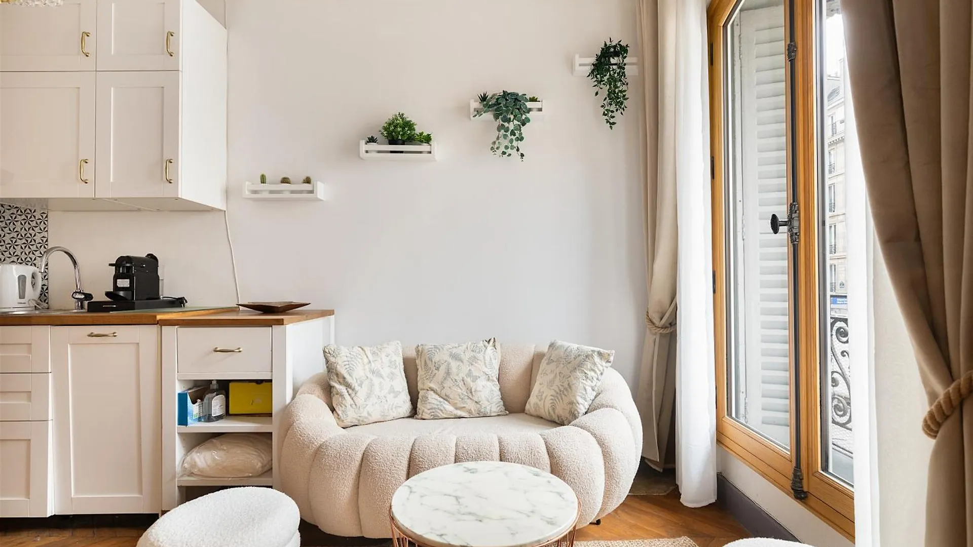 Haussmannian Elegance Close To Montmartre Paris Appartement